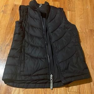 Lands’ End kids size 7/8 navy puffer vest.